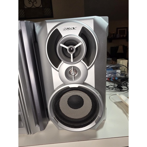 Sony Assorted Speakers With Subwoofer - Picture 4 of 11